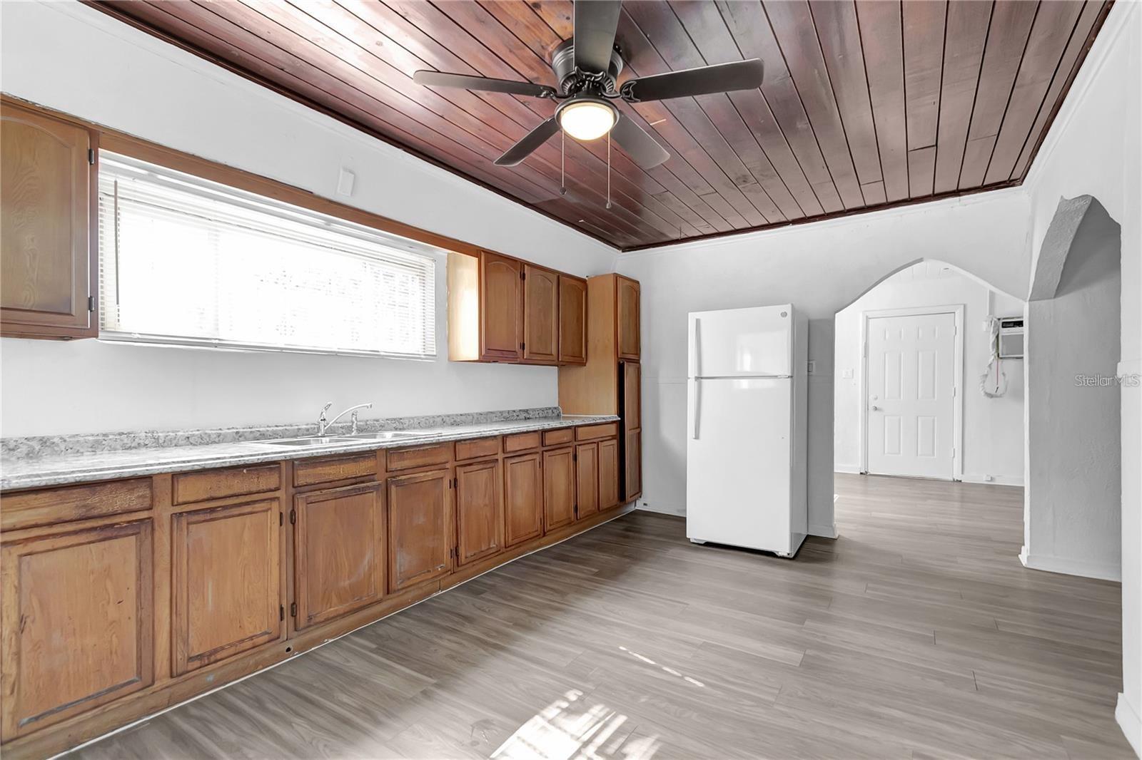 Image 17 of 19 For 2701 Fremont Avenue