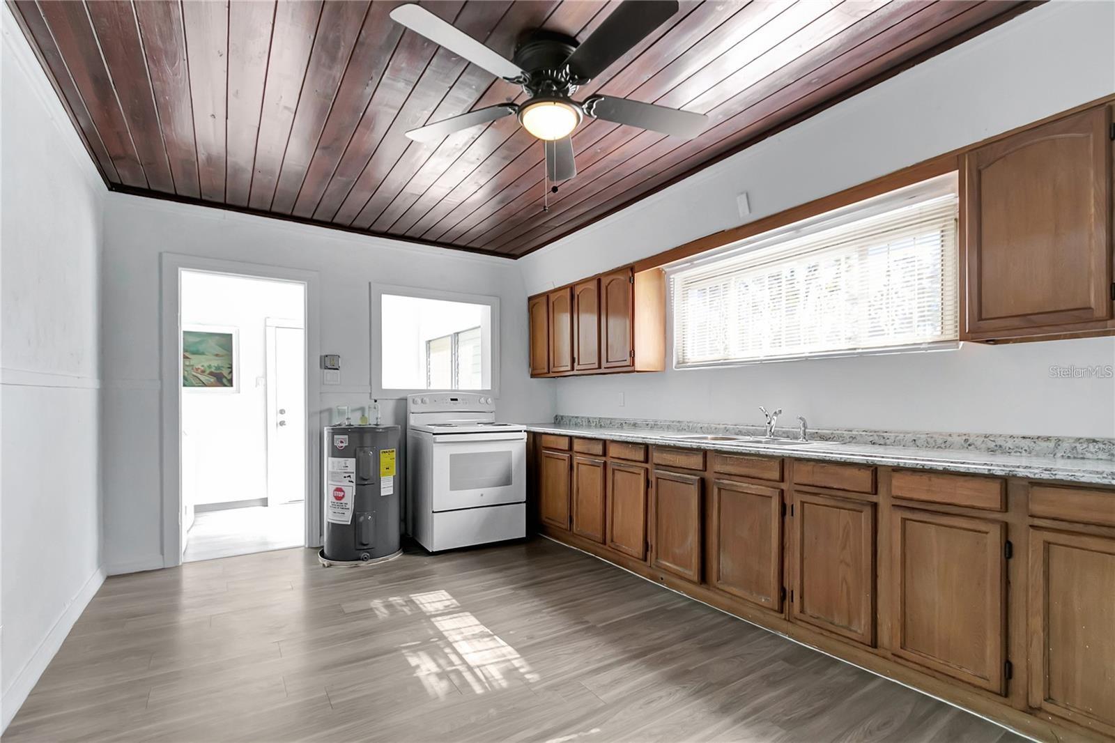 Image 19 of 19 For 2701 Fremont Avenue