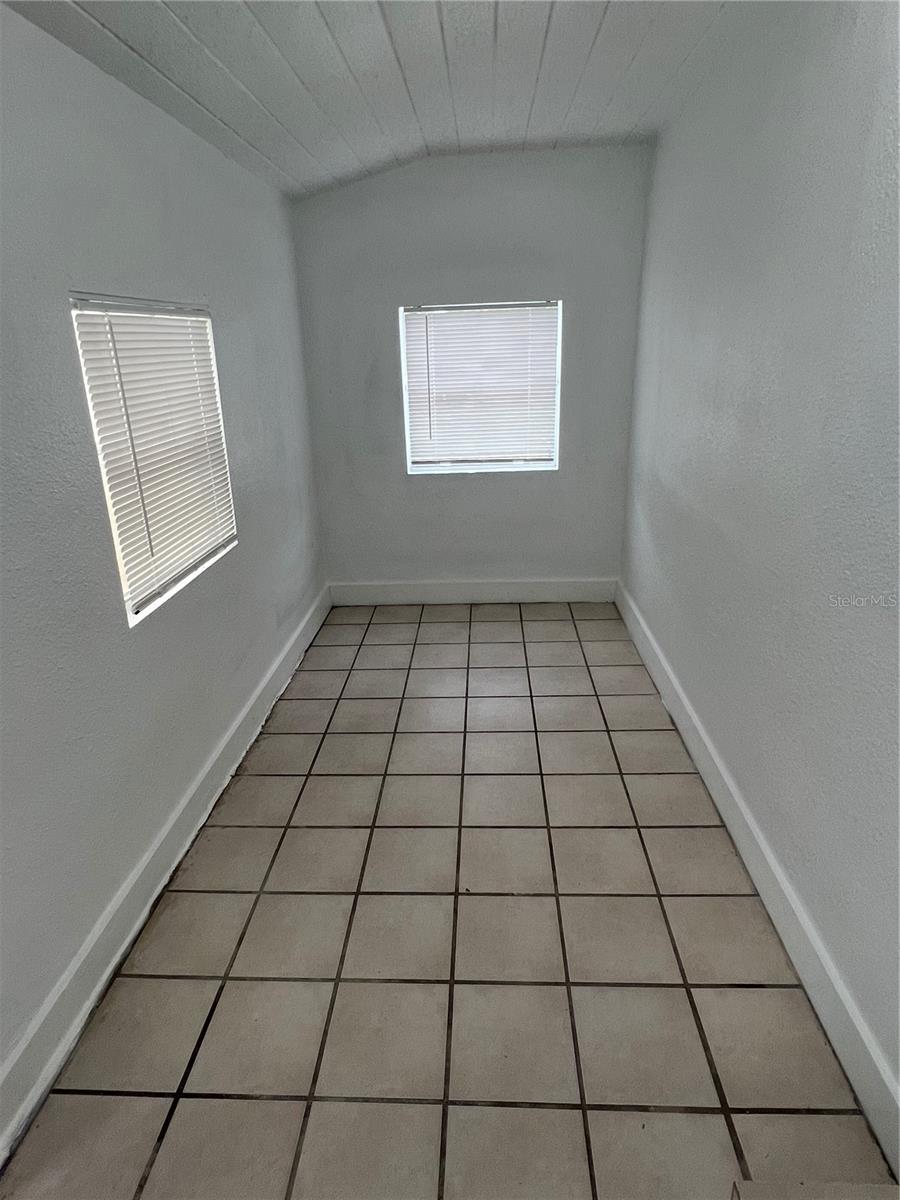 Image 4 of 9 For 1900 19th Street S