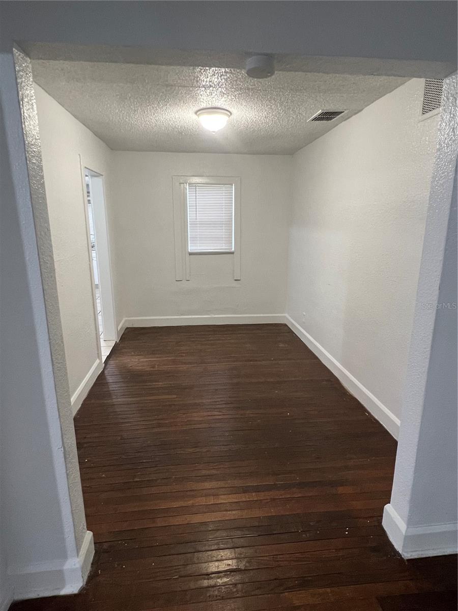 Image 6 of 9 For 1900 19th Street S