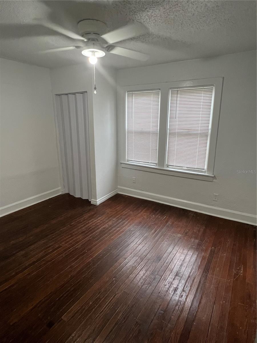 Image 7 of 9 For 1900 19th Street S