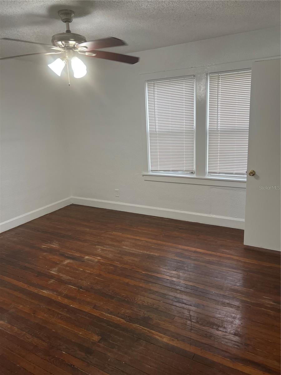 Image 8 of 9 For 1900 19th Street S