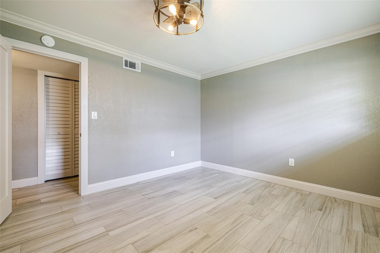 Image 21 of 39 For 3127 Shannon Drive