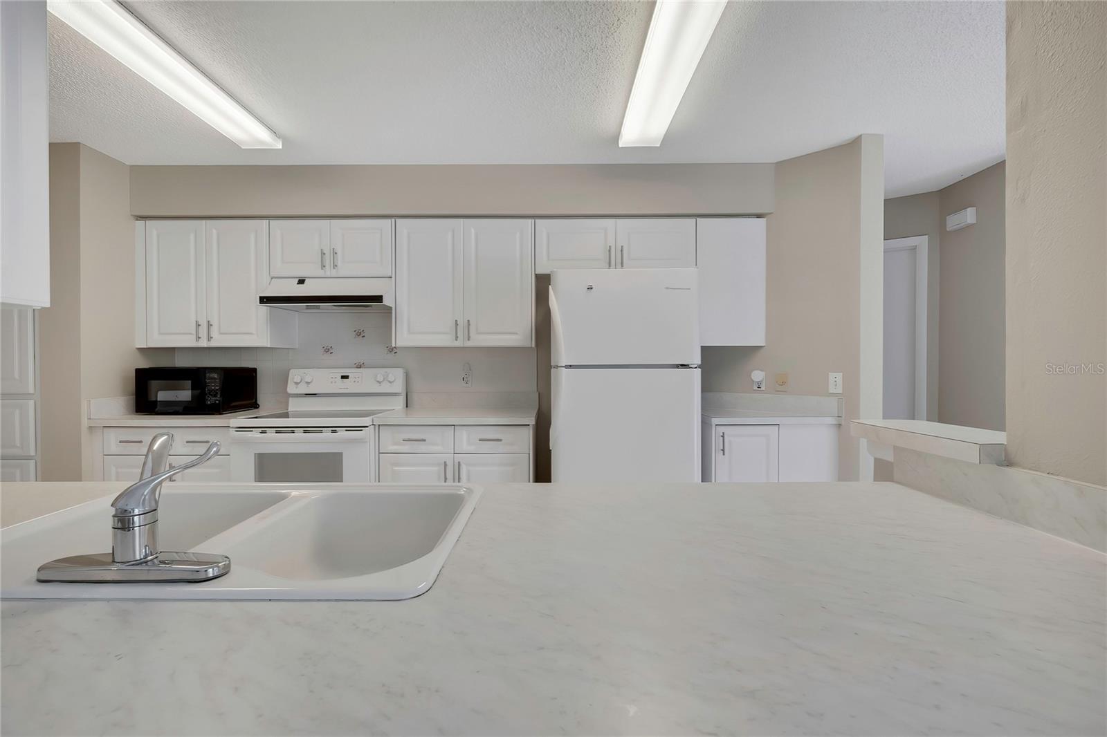 Listing photo id 9 for 8015 Sugarbush Drive