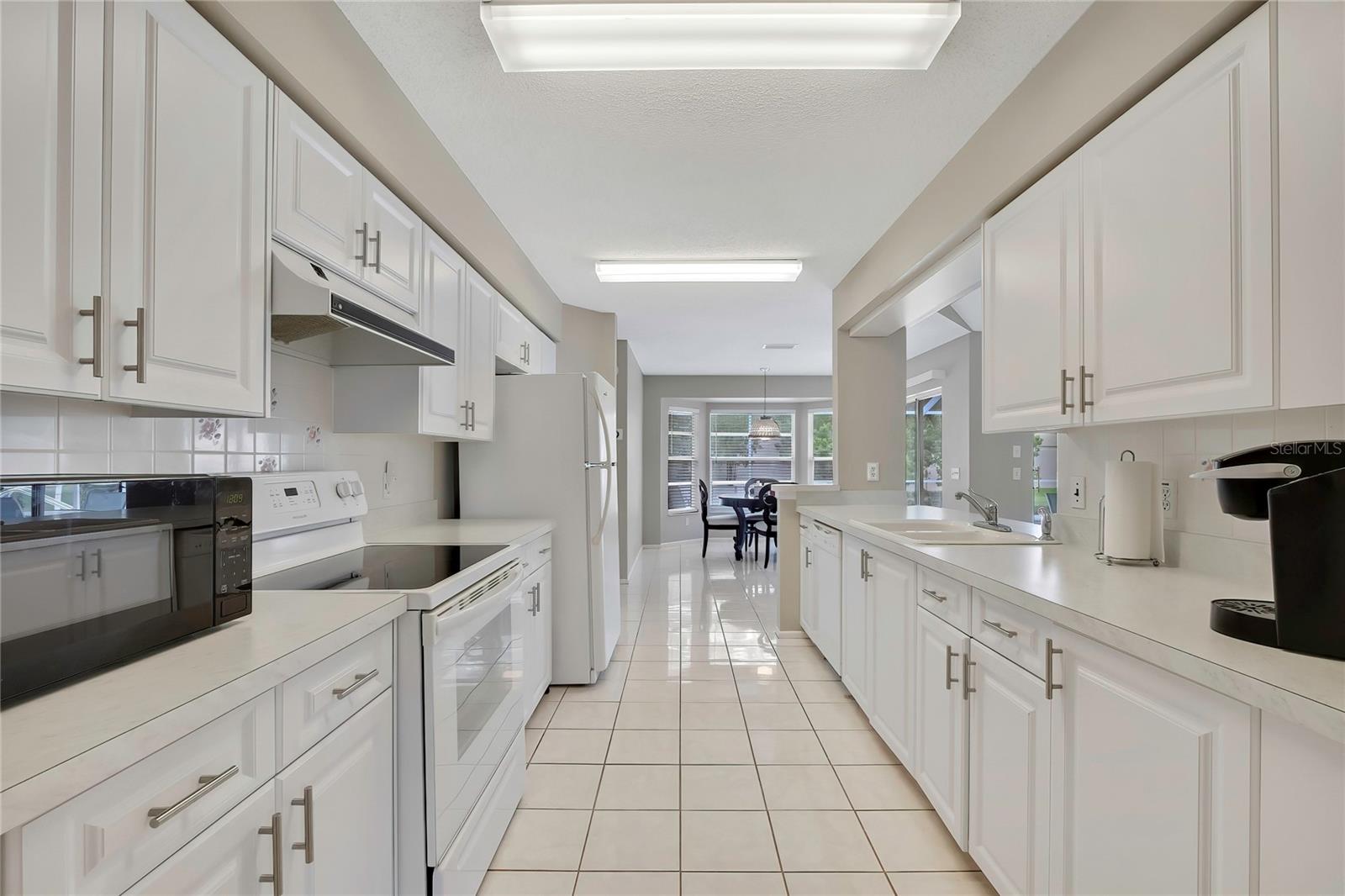 Listing photo id 13 for 8015 Sugarbush Drive