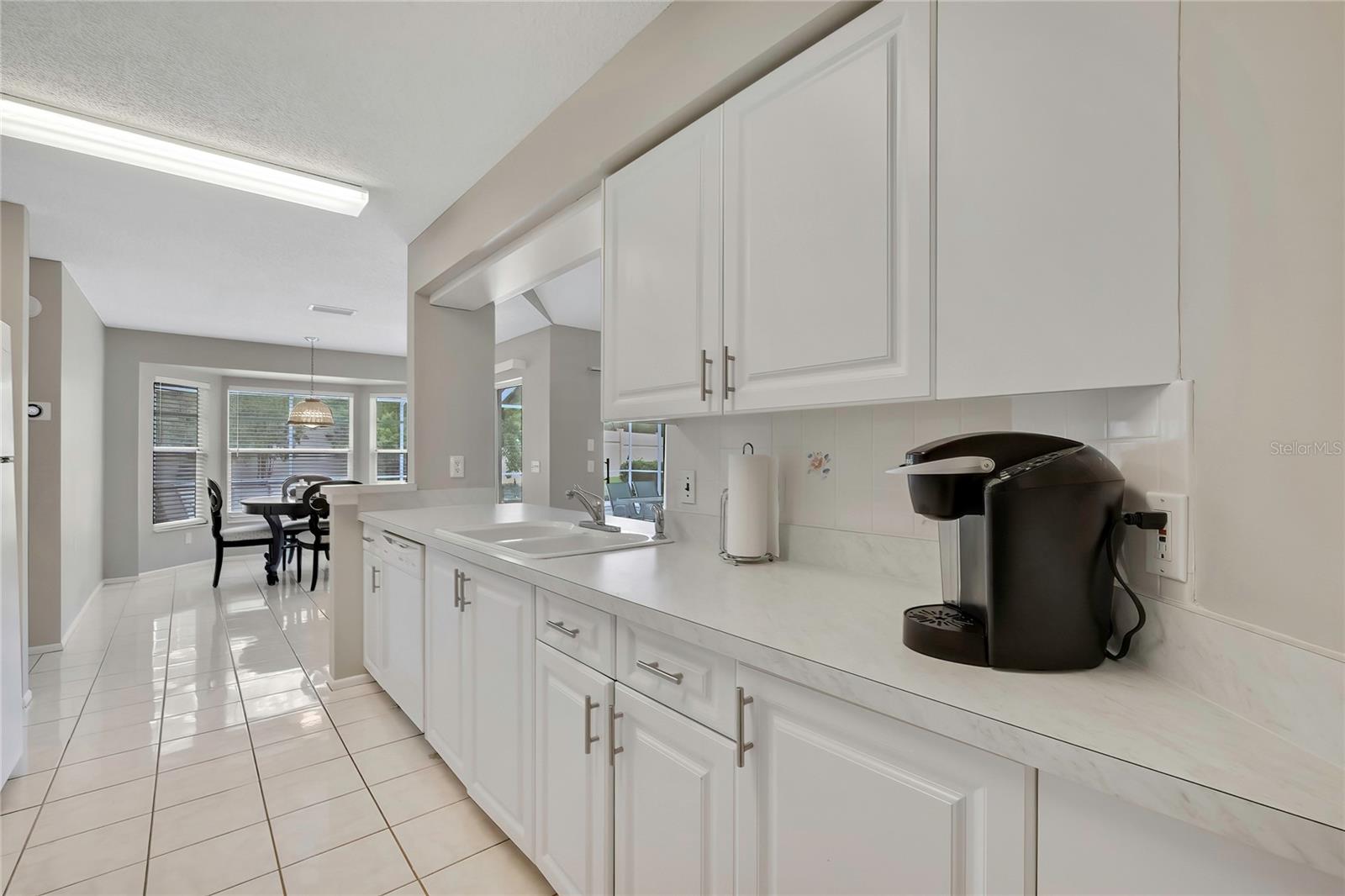 Listing photo id 14 for 8015 Sugarbush Drive