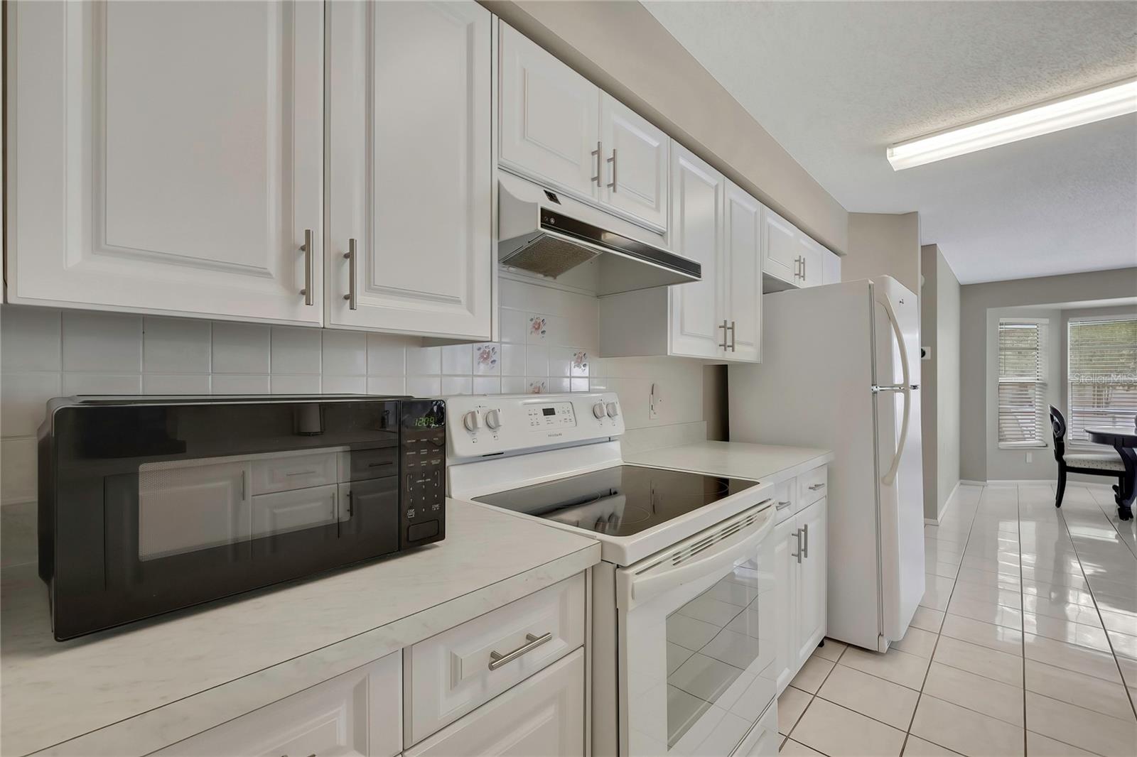 Listing photo id 15 for 8015 Sugarbush Drive