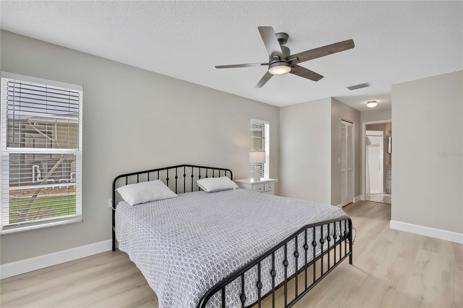 Listing photo id 18 for 8015 Sugarbush Drive