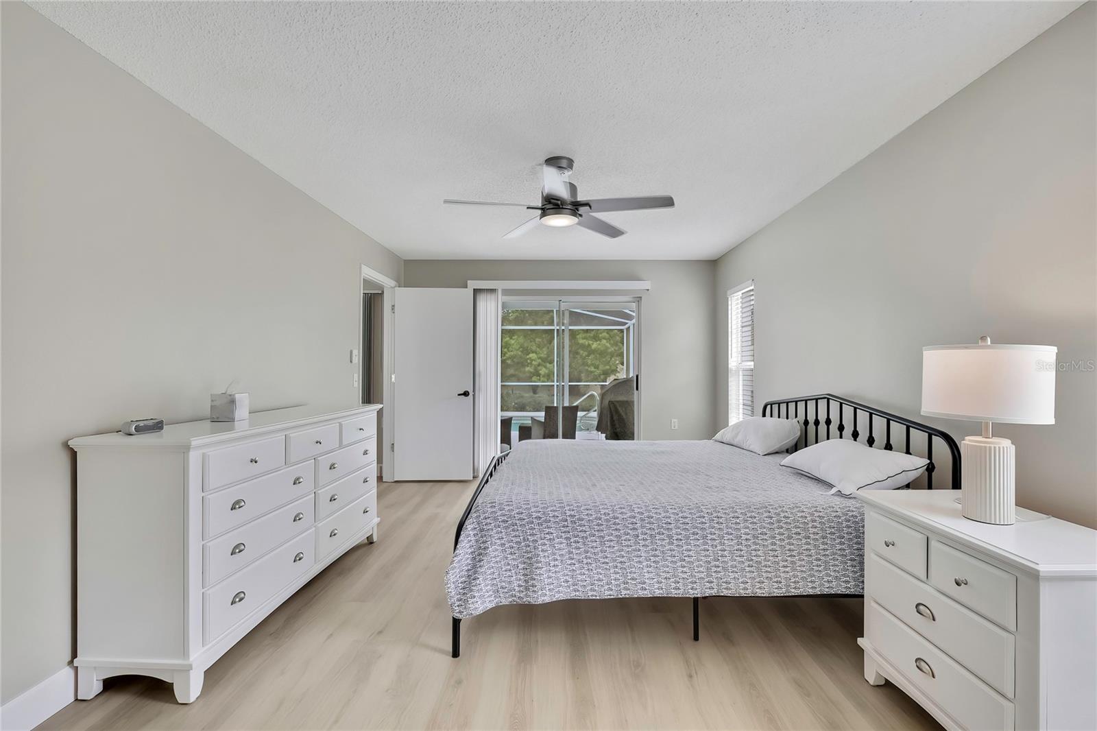 Listing photo id 21 for 8015 Sugarbush Drive