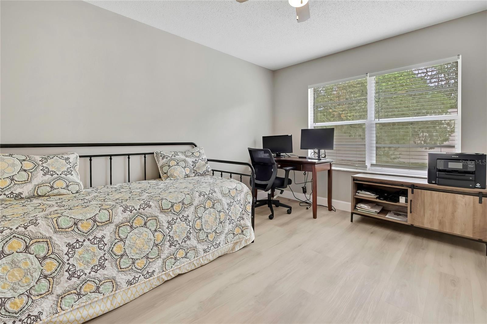 Listing photo id 25 for 8015 Sugarbush Drive