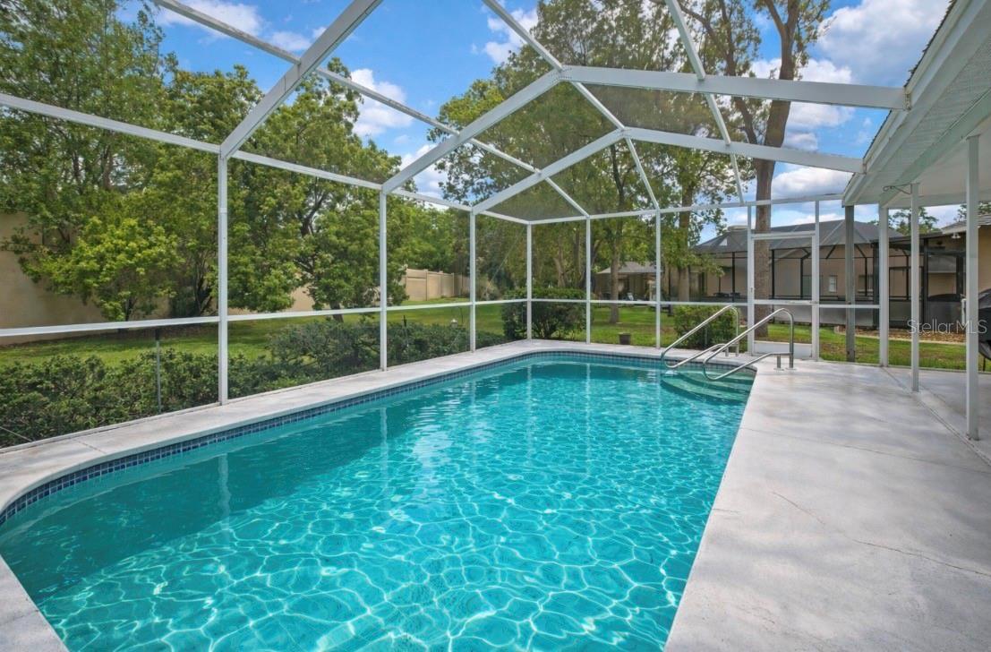 Listing photo id 32 for 8015 Sugarbush Drive