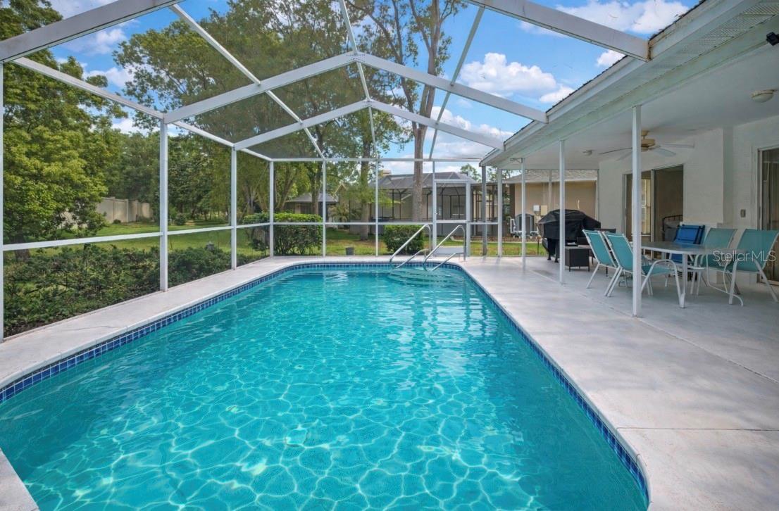 Listing photo id 33 for 8015 Sugarbush Drive