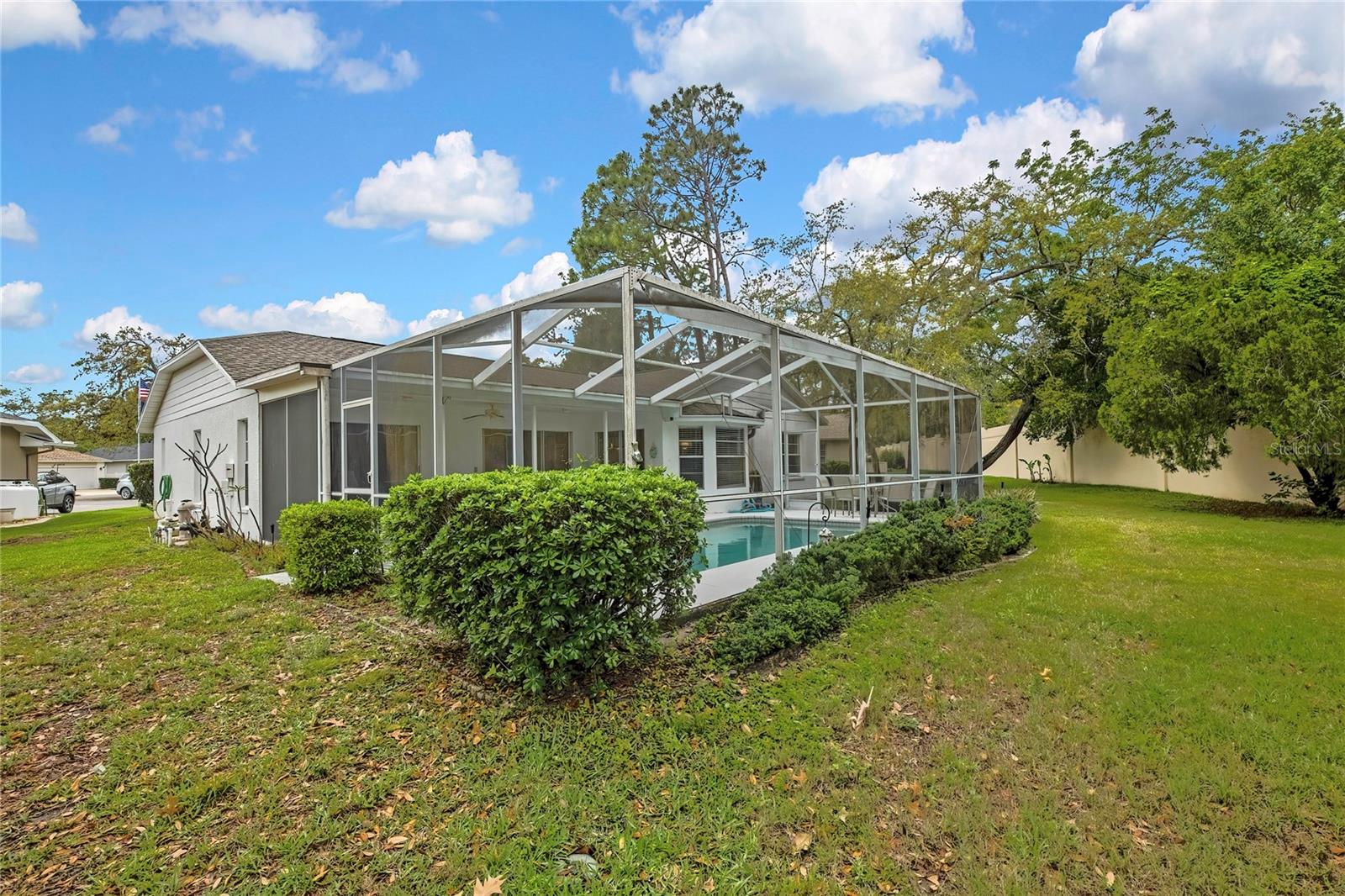 Listing photo id 34 for 8015 Sugarbush Drive