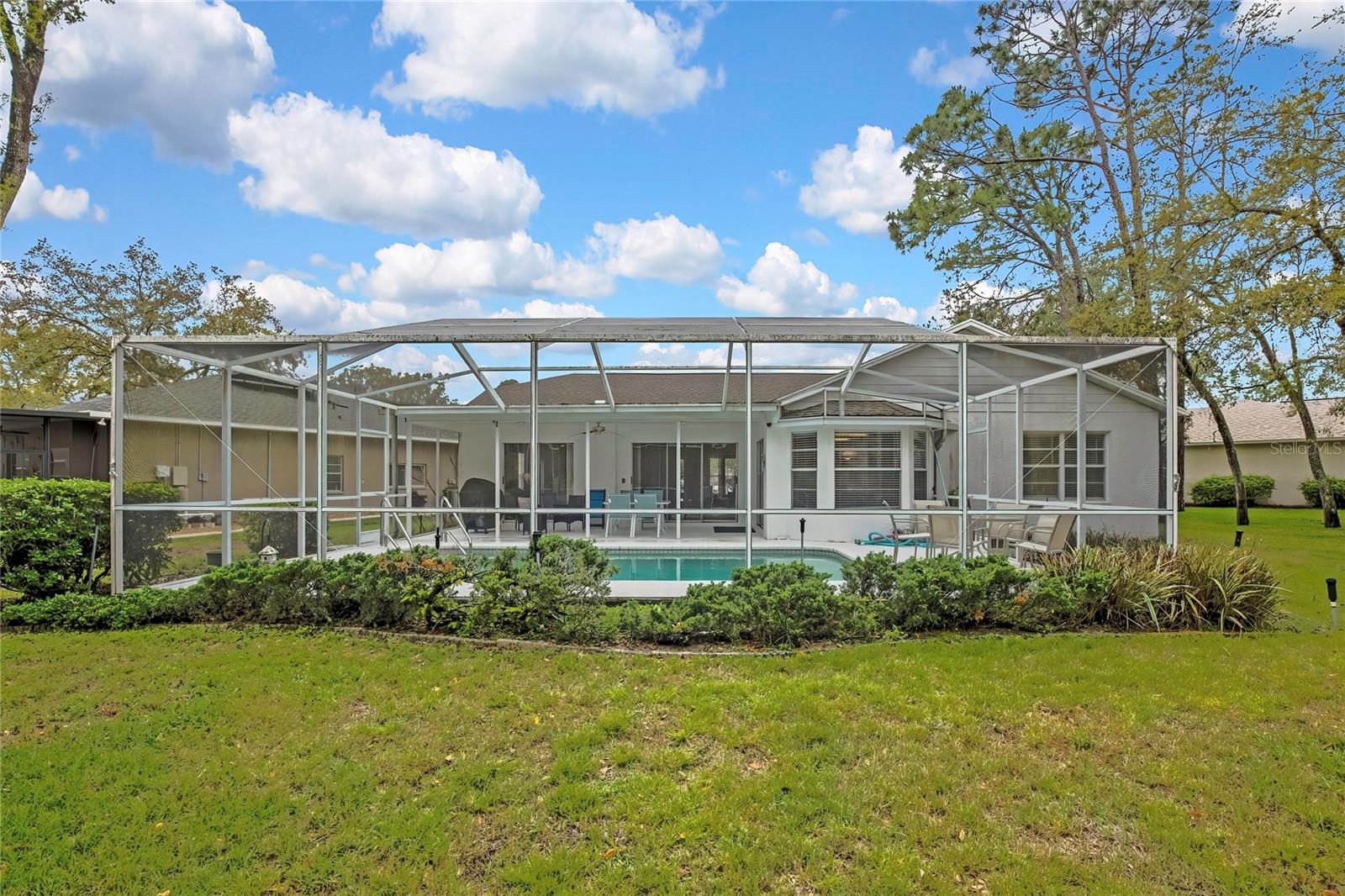 Listing photo id 36 for 8015 Sugarbush Drive