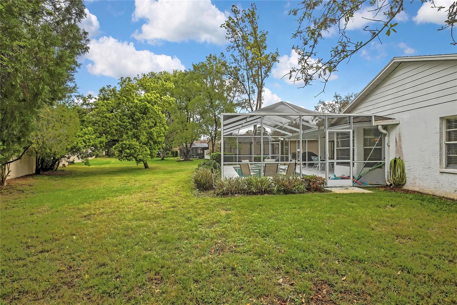 Listing photo id 37 for 8015 Sugarbush Drive