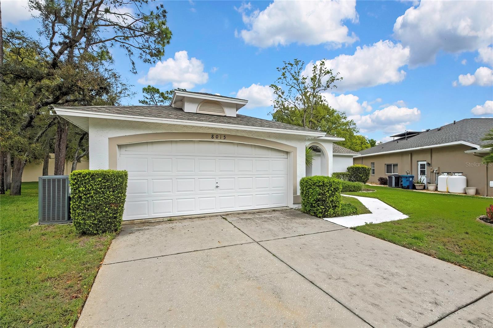 Listing photo id 39 for 8015 Sugarbush Drive