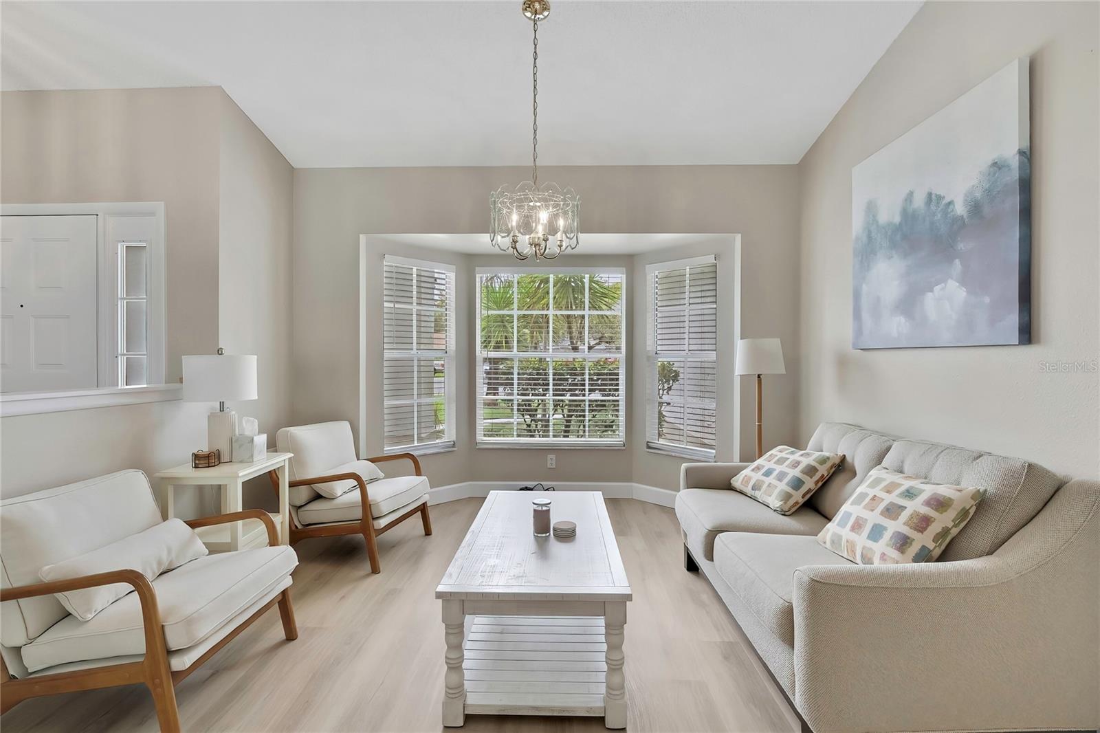 Listing photo id 6 for 8015 Sugarbush Drive