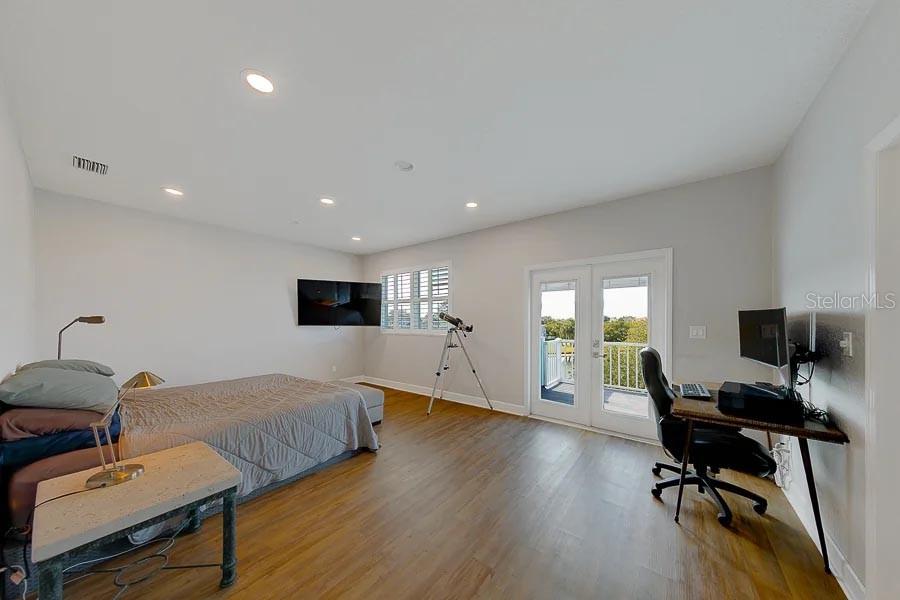 Image 13 of 100 For 2106 Pelican Court