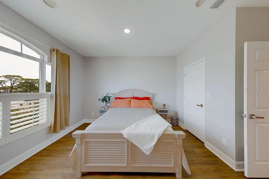 Image 17 of 100 For 2106 Pelican Court