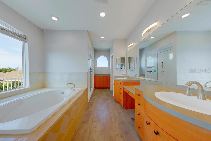 Image 6 of 100 For 2106 Pelican Court