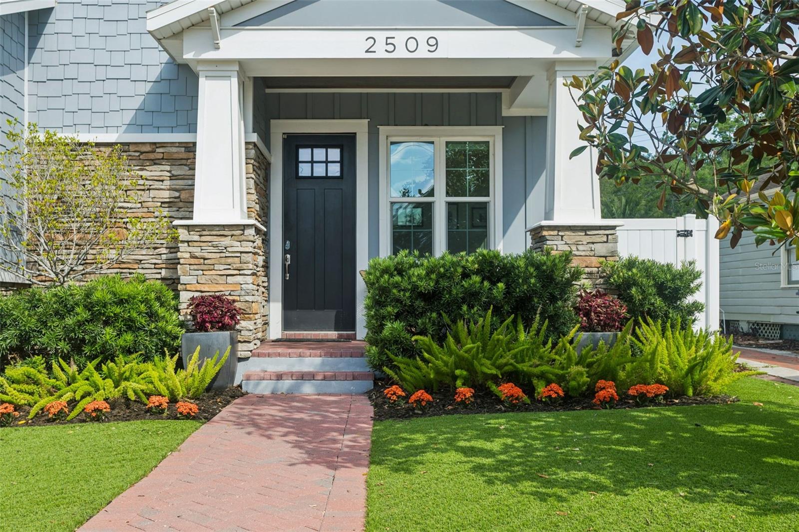 Image 3 of 49 For 2509 Palm Drive