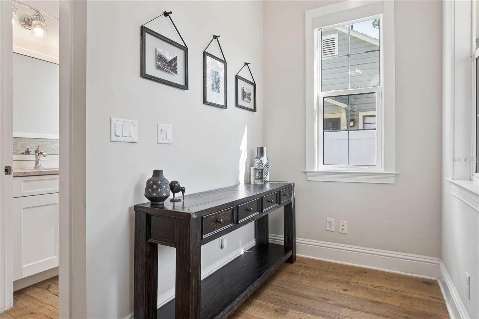 Image 6 of 49 For 2509 Palm Drive