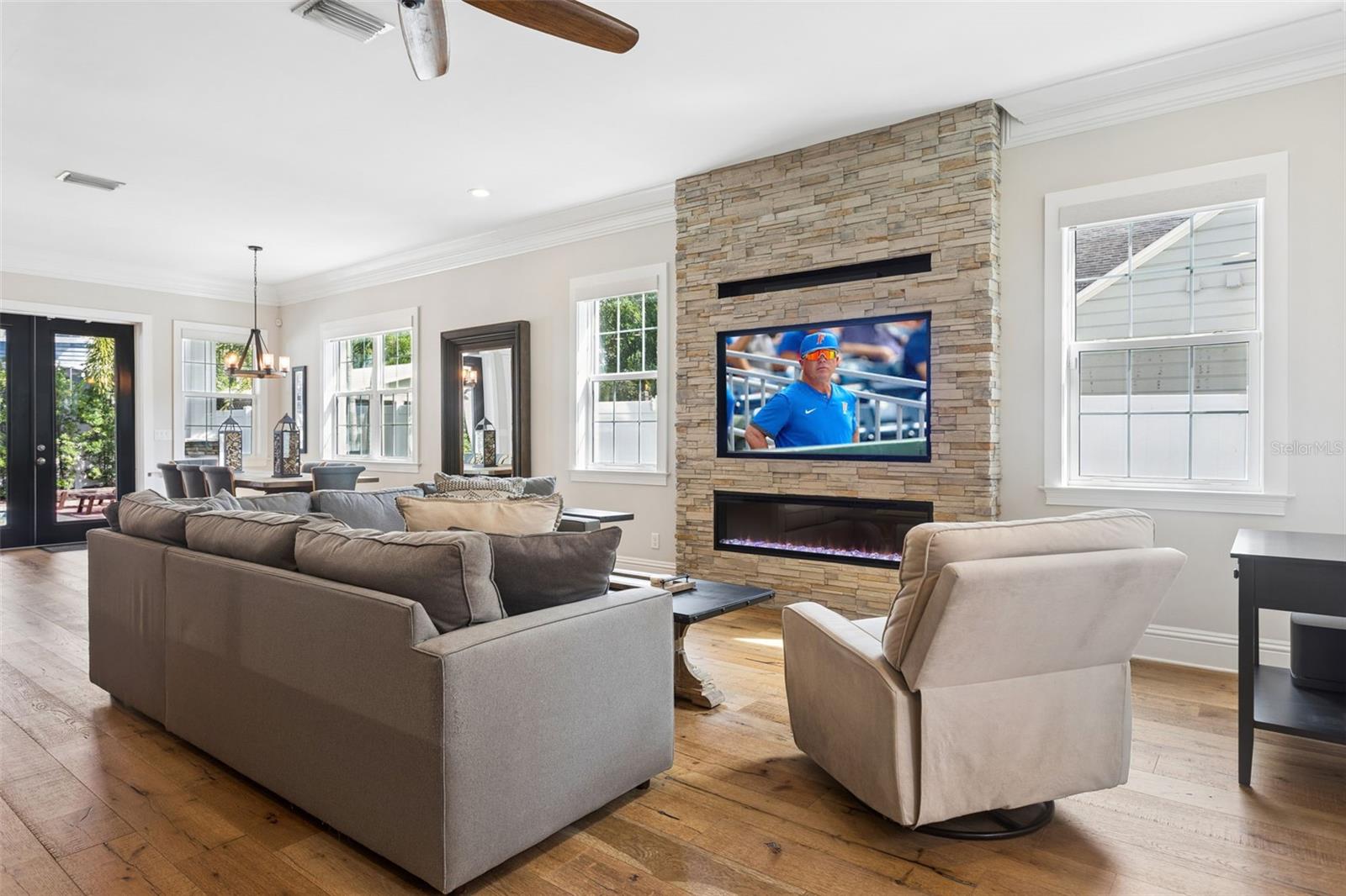 Image 7 of 49 For 2509 Palm Drive