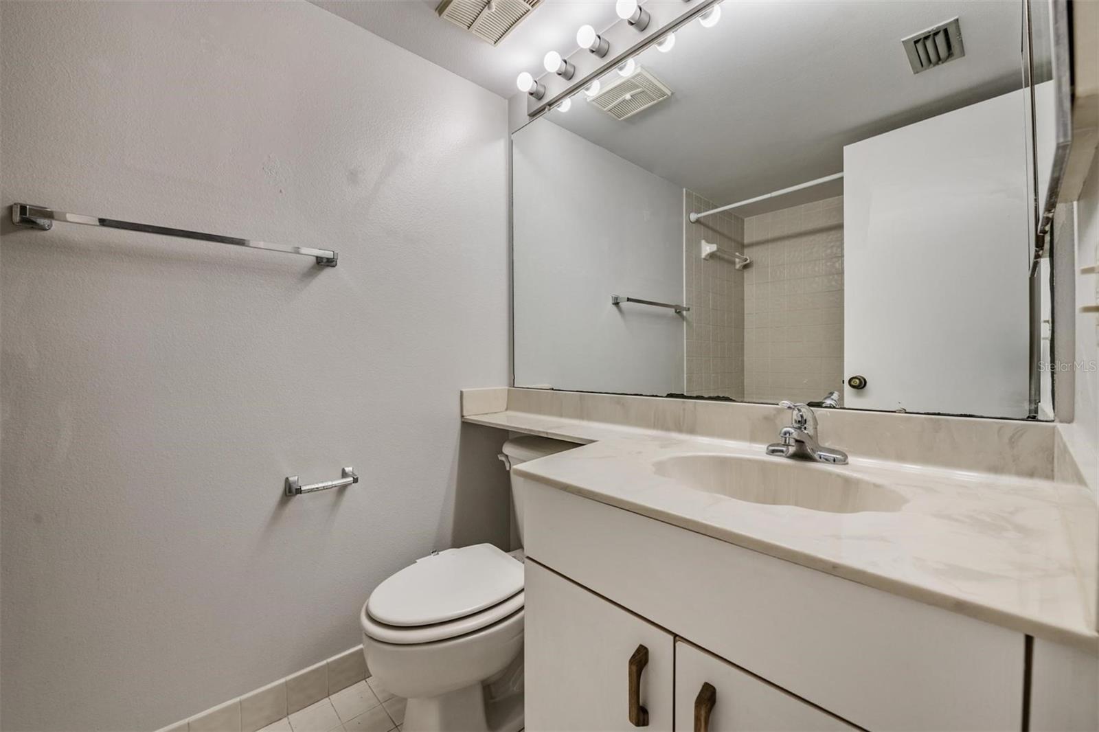 Image 22 of 51 For 3400 Cove Cay Drive 4b