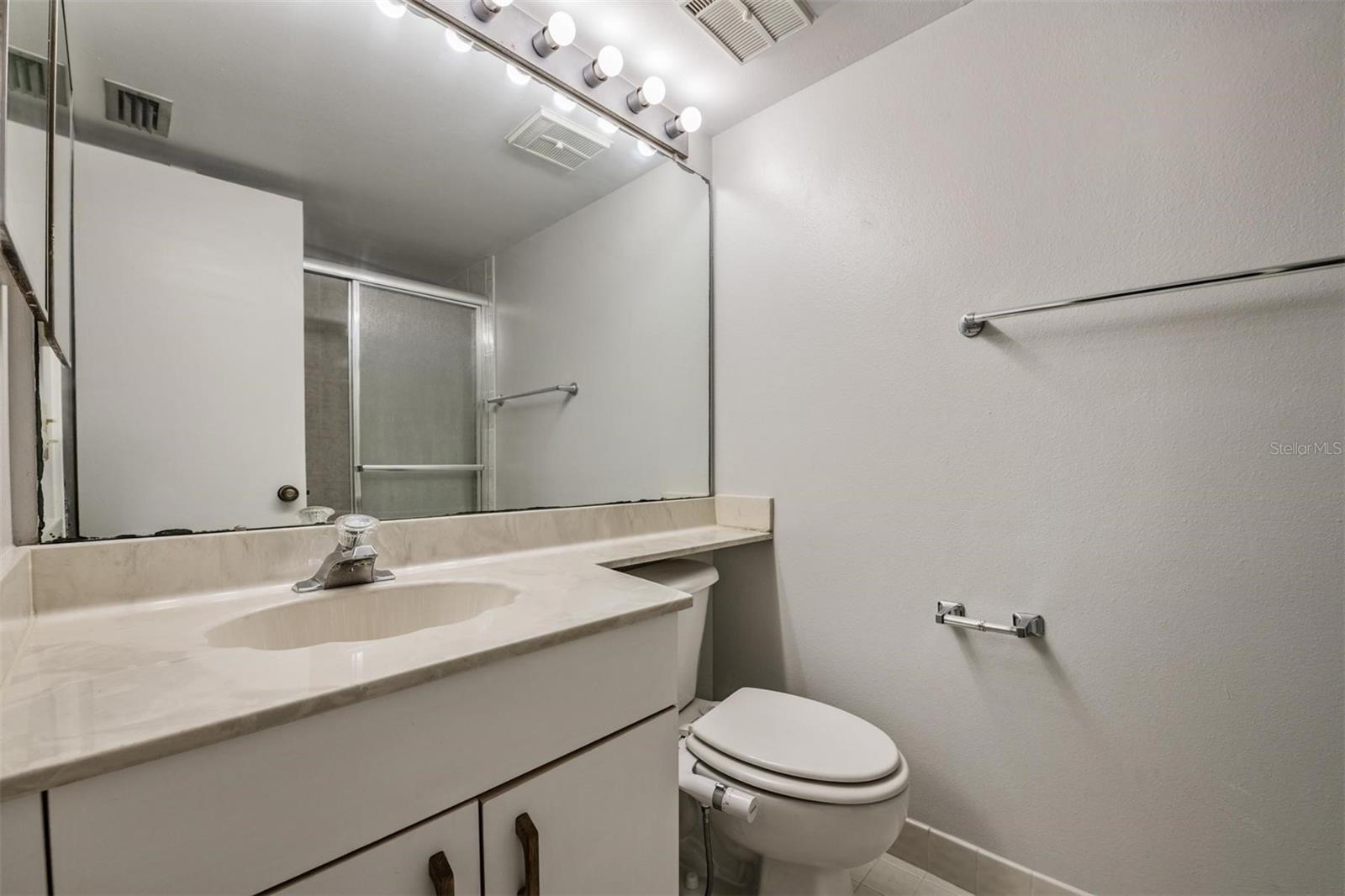 Image 25 of 51 For 3400 Cove Cay Drive 4b