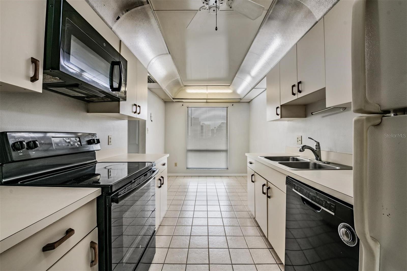 Image 4 of 51 For 3400 Cove Cay Drive 4b