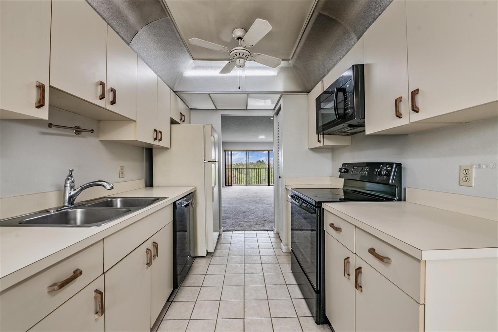 Image 5 of 51 For 3400 Cove Cay Drive 4b