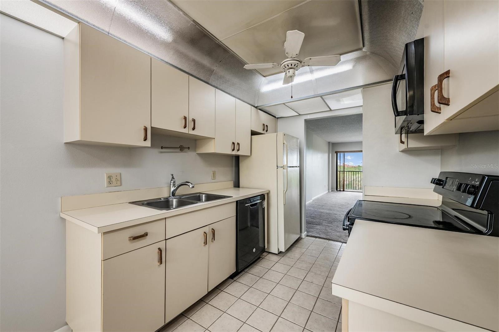 Image 6 of 51 For 3400 Cove Cay Drive 4b