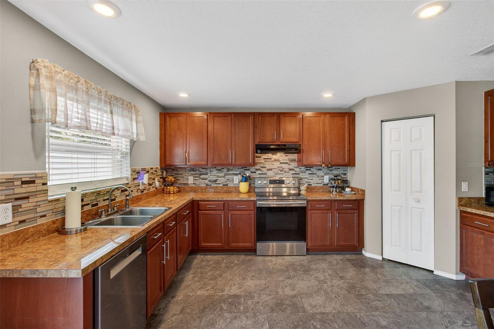 Image 15 of 44 For 11154 Running Pine Drive