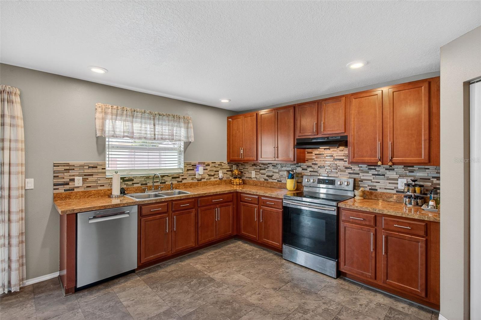 Image 17 of 44 For 11154 Running Pine Drive