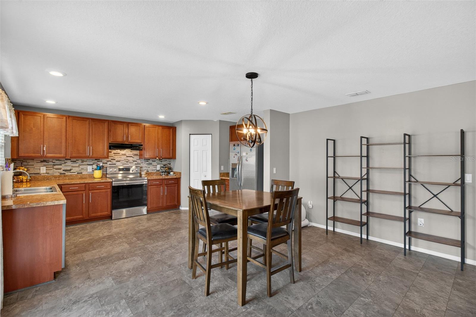 Image 18 of 44 For 11154 Running Pine Drive