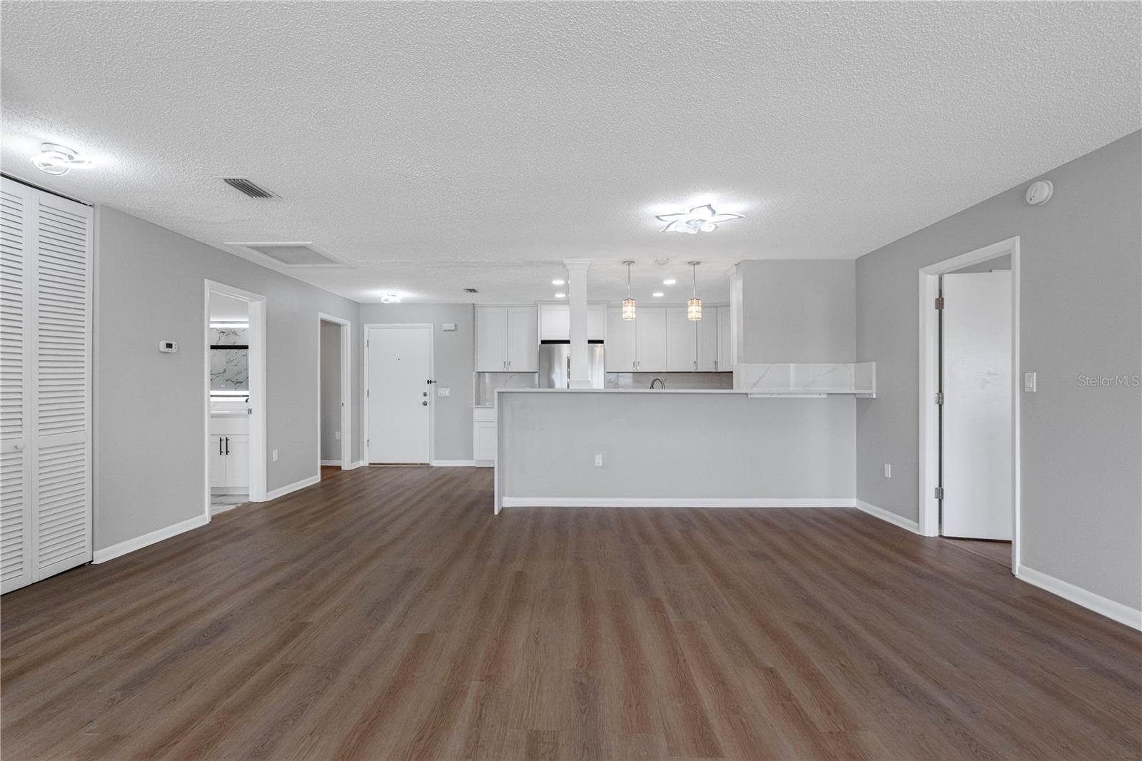 Image 12 of 48 For 100 Bluff View Drive 404c