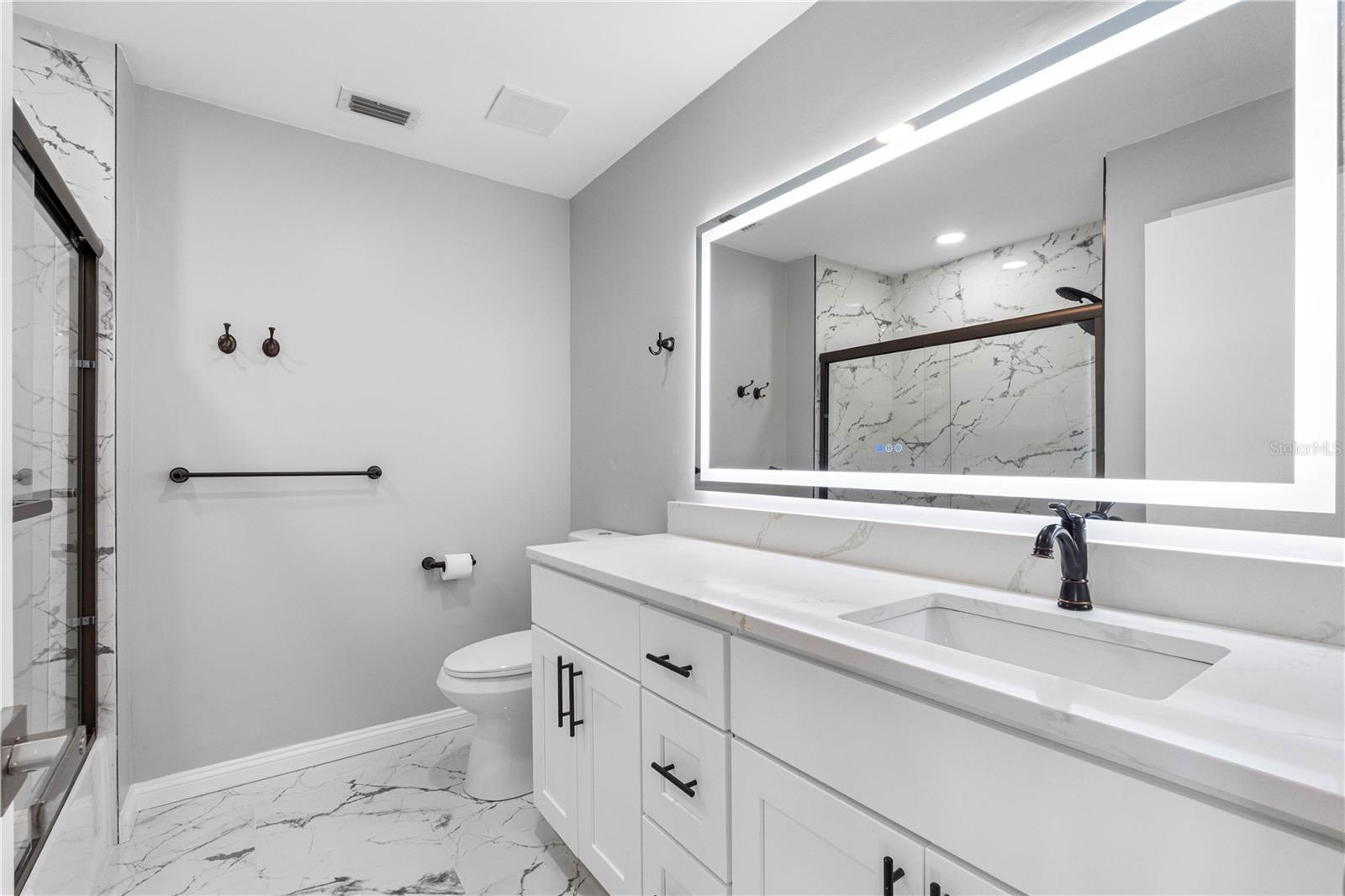 Image 16 of 48 For 100 Bluff View Drive 404c