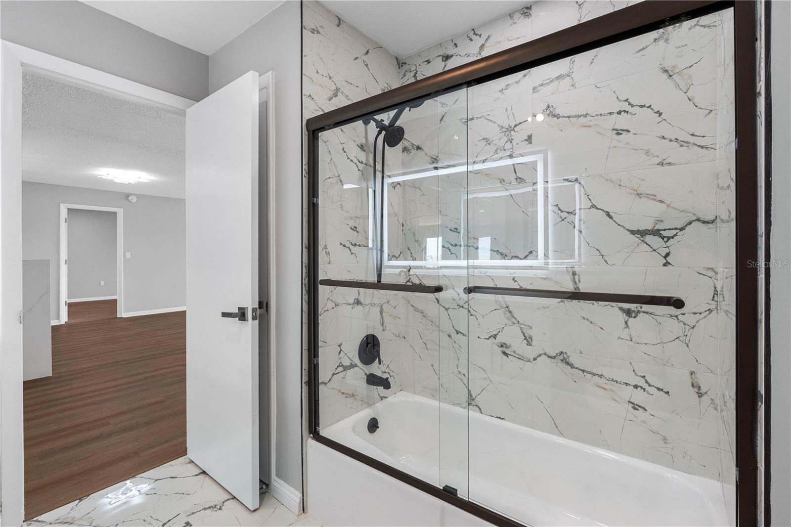 Image 17 of 48 For 100 Bluff View Drive 404c