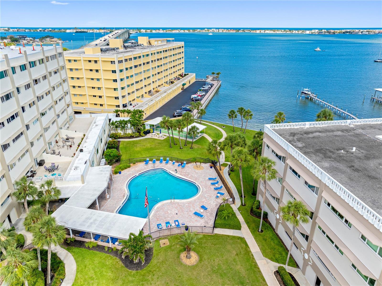 Image 2 of 48 For 100 Bluff View Drive 404c