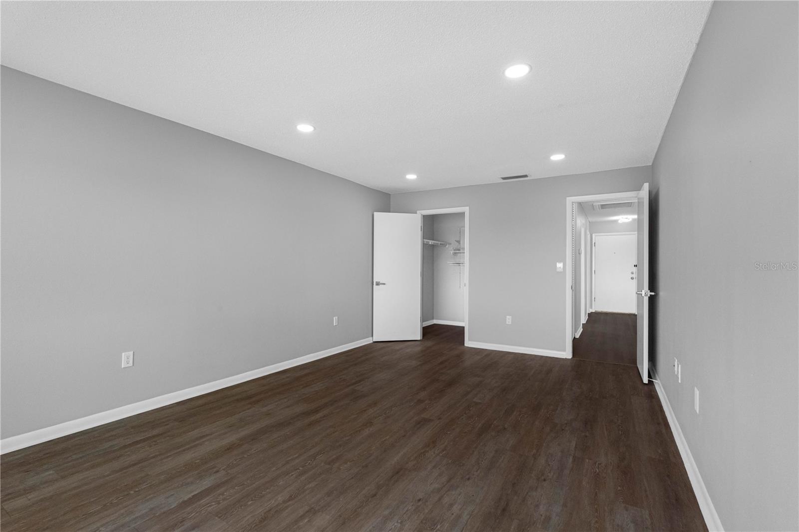 Image 21 of 48 For 100 Bluff View Drive 404c