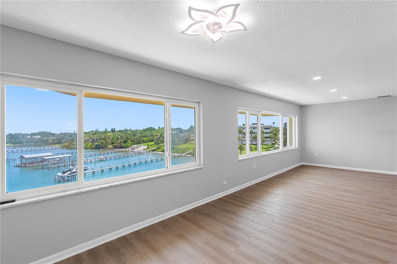 Image 23 of 48 For 100 Bluff View Drive 404c