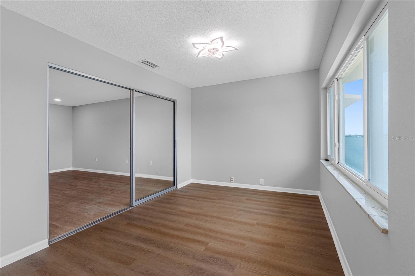 Image 28 of 48 For 100 Bluff View Drive 404c