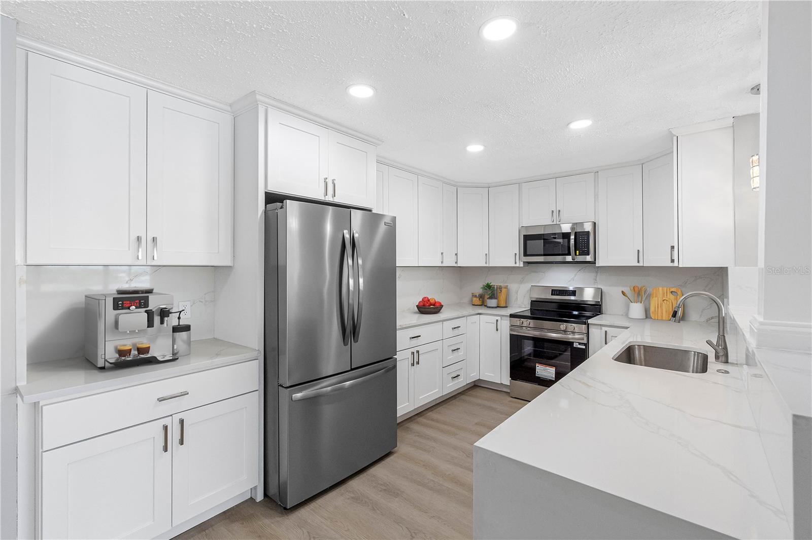 Image 3 of 48 For 100 Bluff View Drive 404c