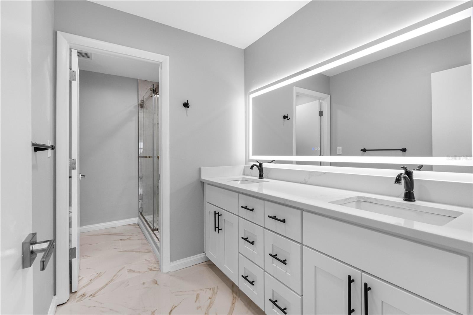 Image 32 of 48 For 100 Bluff View Drive 404c