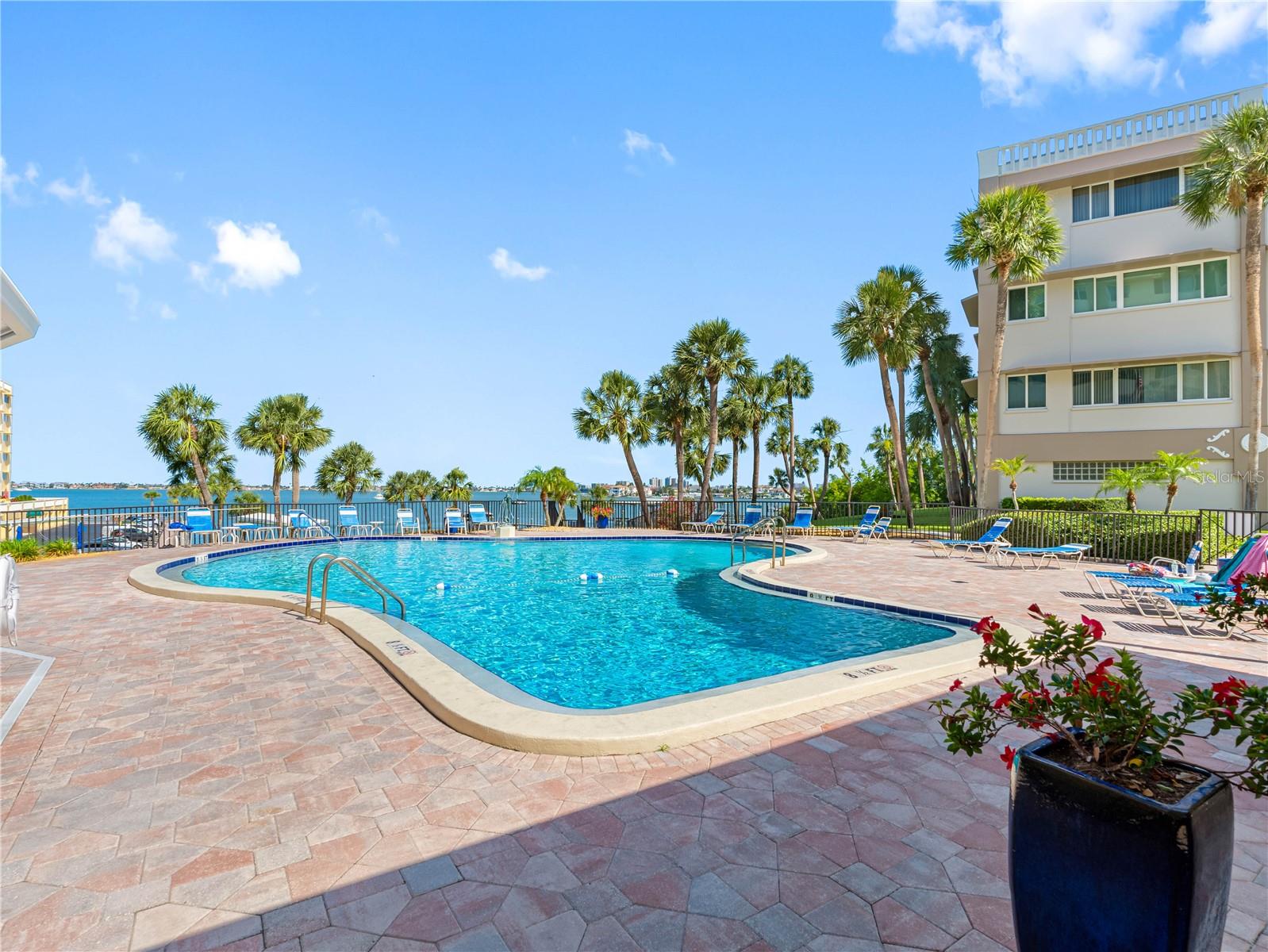 Image 42 of 48 For 100 Bluff View Drive 404c