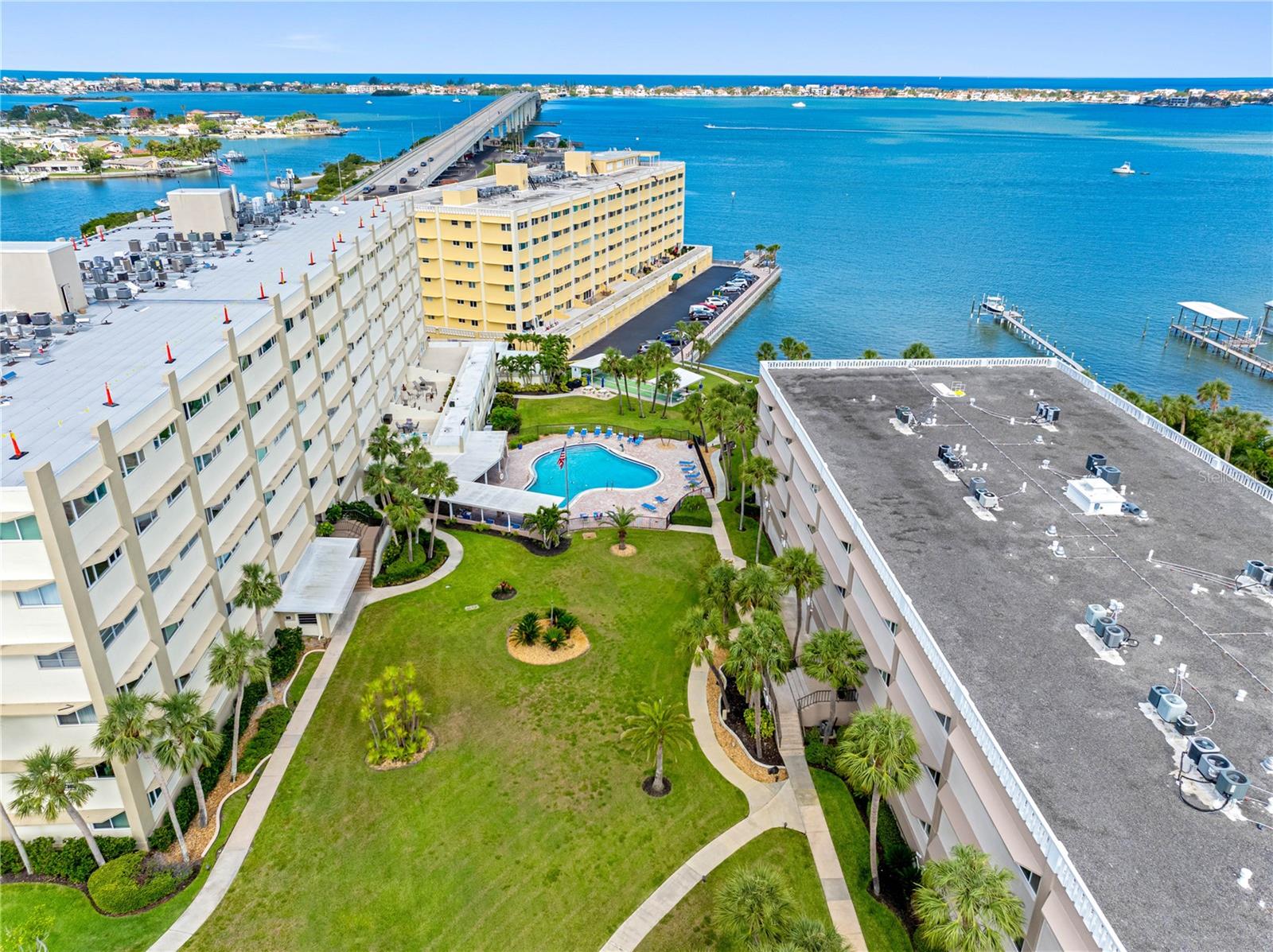 Image 44 of 48 For 100 Bluff View Drive 404c