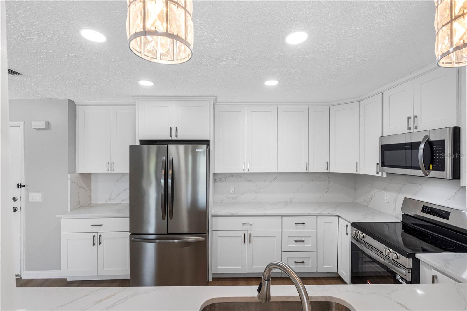 Image 6 of 48 For 100 Bluff View Drive 404c