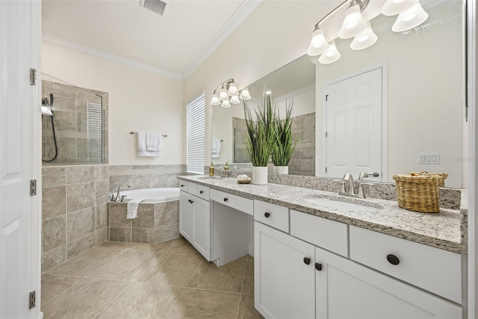 Image 19 of 39 For 12241 Perennial Place