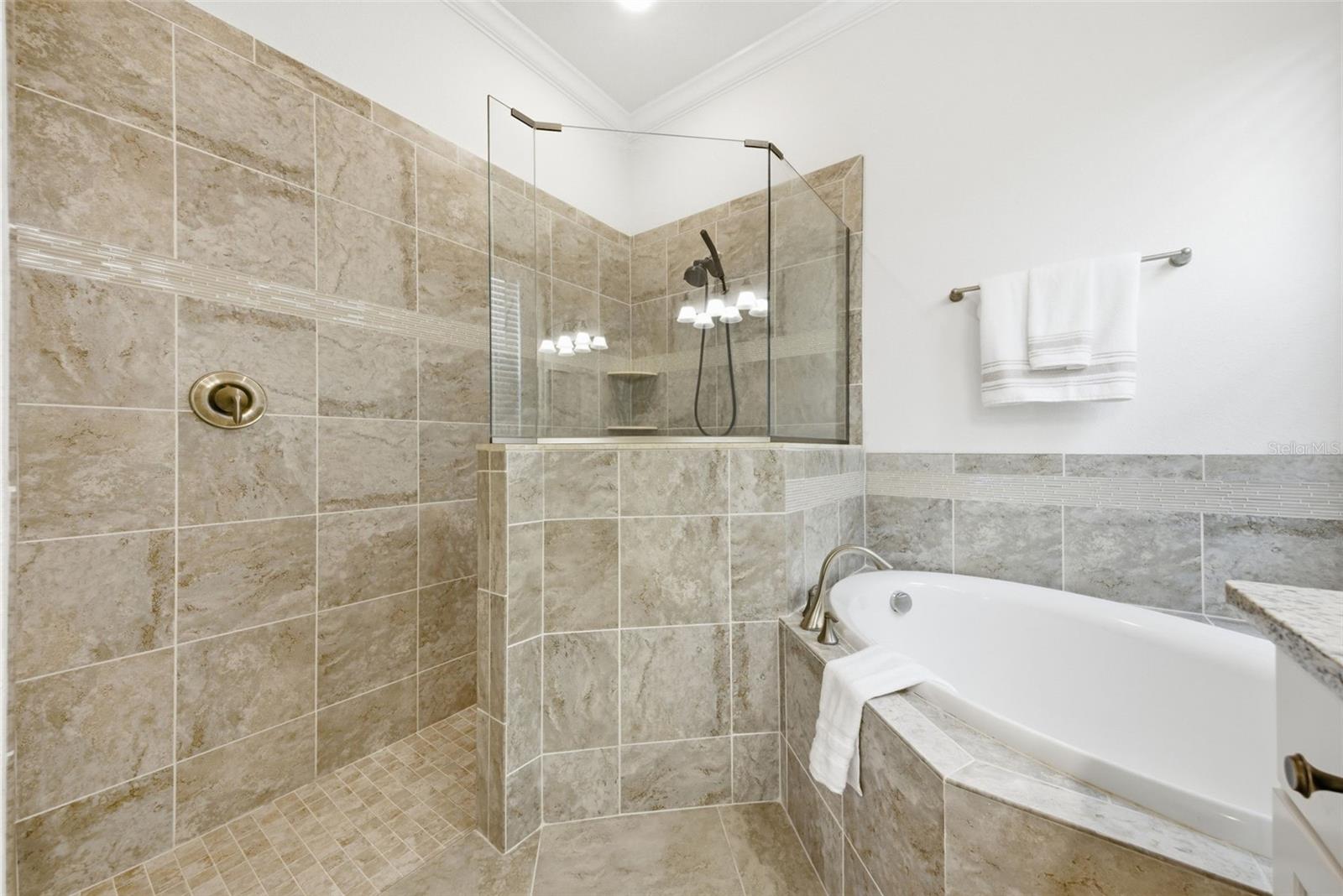 Image 20 of 39 For 12241 Perennial Place