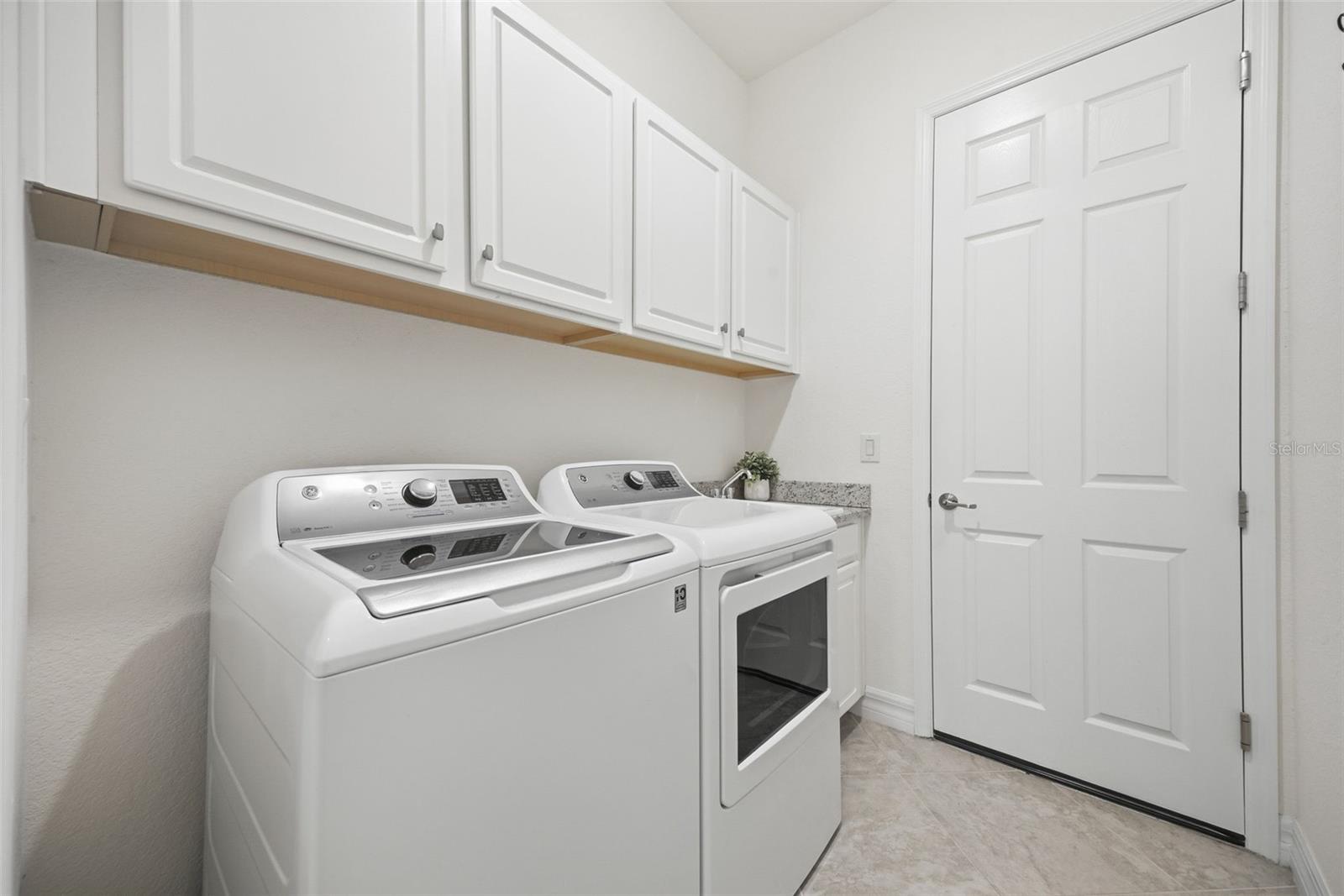 Image 27 of 39 For 12241 Perennial Place